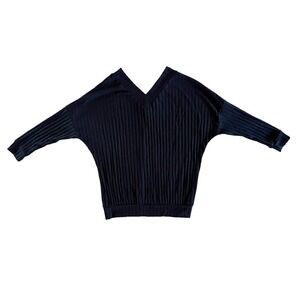 P & Rose Women's Black V-neck slouchy blouse/top. See measurements for size.